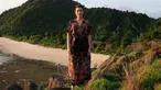 Penampilan Raisa saat berada di Lombok ini juga berhasil mencuri perhatian netizen. Pasalnya dalam foto tersebut Raisa terlihat tengah menggunakan daster. Gaya santai Raisa saat berpose dengan daster pun tetap terlihat memesona. (Liputan6.com/IG/@raisa6690)