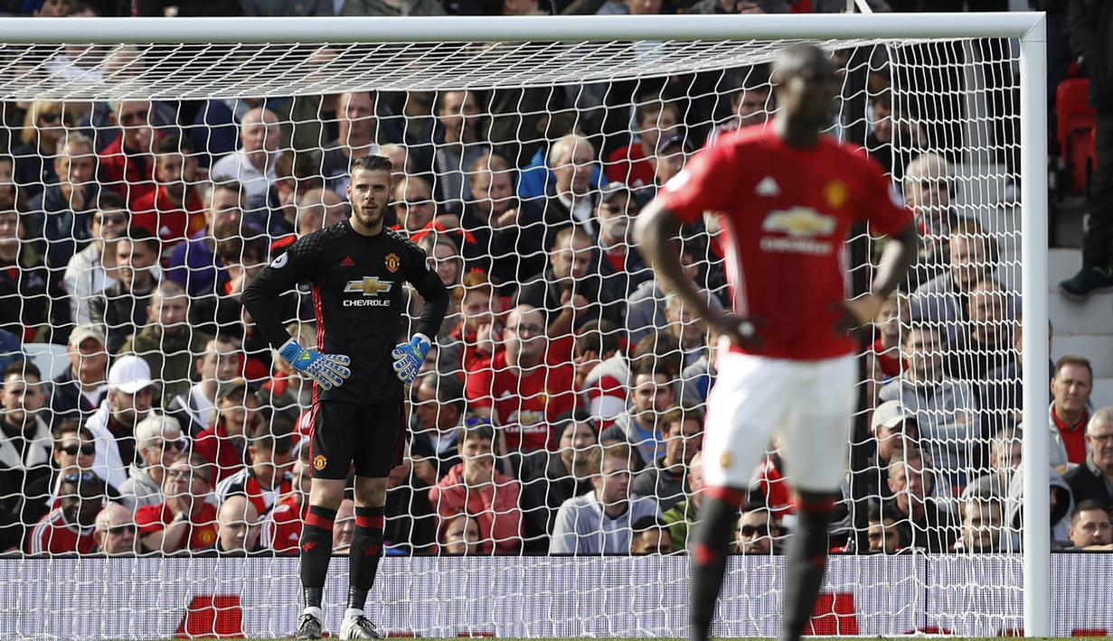 Bermain di kandang, Manchester United, gagal menaklukkan klub papan bawah, Stoke City. Hasil imbang yang diraih MU membuat tim asuhan Jose Mourinho ini tertahan di posisi enam klasemen sementara. (Reuters/Carl Recine) 