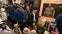 Tinjau Acara Penyambutan Natal di GPIB Paulus Menteng, Gibran Bagikan Hadiah Anak-Anak
