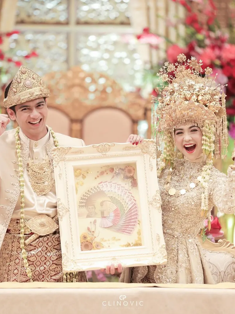 Teuku Ryan dan Ria Ricis. (Foto: Dok. Clinovic Photograophy dari Instagram @teukuryantr)