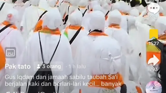 Gus Iqdam dan jemaaahnya mengenakan baju ihram, saat pelaksanaan ibadah umrah di Tanah Suci. (Foto: Istimewa)