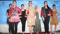 7 Cewek Cantik Pamer Batik