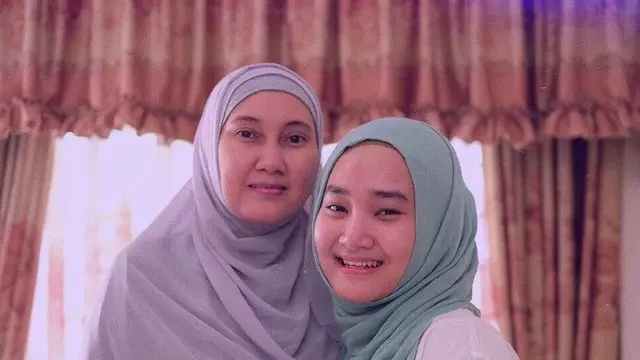 6 Potret Kebersamaan Fatin Shidqia dan Ibunda yang Awet Muda, Bak Kakak Adik