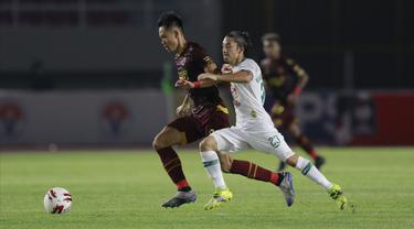 FOTO: Irfan Jaya Bawa PS Sleman Unggul di Babak Pertama saat Melawan PSM Makassar