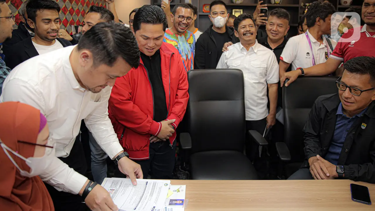 Didampingi Sultan Milenial, Erick Thohir Resmi Daftar Jadi Calon Ketua Umum PSSI