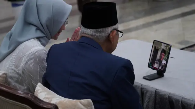 Wakil Presiden Ma'ruf Amin dan Ibu Wury bersilaturahmi dengan Presiden Joko Widodo (Jokowi) dan Ibu Negara Iriana secara daring.