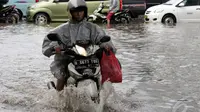Banjir di Pantai Anyer, Cilegon, Banten 