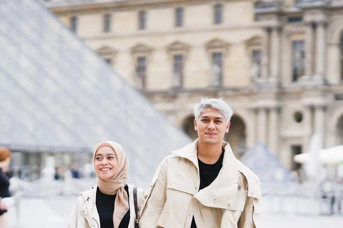 Tampilan romantis Rizky Billar dan Lesti Kejora di Paris
