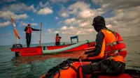 Pencarian nelayan korban perahu terbalik di pantai selatan Cilacap. (Foto: Liputan6.com/Basarnas)