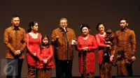 Anggunnya Ani Yudhoyono Berkebaya Merah di Acara Ultah Pernikahan