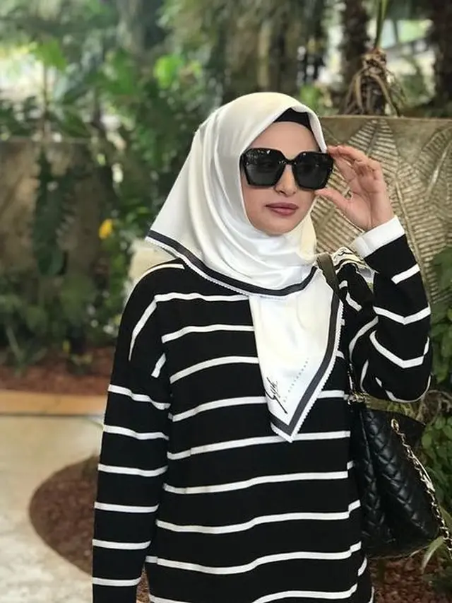 6 Potret Terbaru Asha Shara Usai Jadi Janda yang Tetap Kenakan Hijab