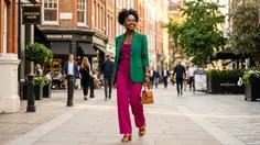 12 Warna Baju untuk Kulit Gelap yang Bikin Penampilan Lebih Cerah dan Elegan