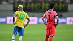 Korea Selatan dan Brasil sebelumnya sudah bertemu sebanyak enam pertandingan dalam sejarah. Selecao lebih perkasa dengan catatan lima kemenangan sementara satu laga lainnya dimenangkan Korea Selatan. Pada pertemuan ketujuh ini, gol kemenangan Brasil dicetak oleh Richarlison (7'), Neymar (42' dan 57'), Philippe Coutinho (80'), dan Gabriel Jesus (90+3'). Sementara itu, satu gol dari Korea Selatan dicetak oleh Hwang Ui-jo. (AFP/Jung Yeon-je)