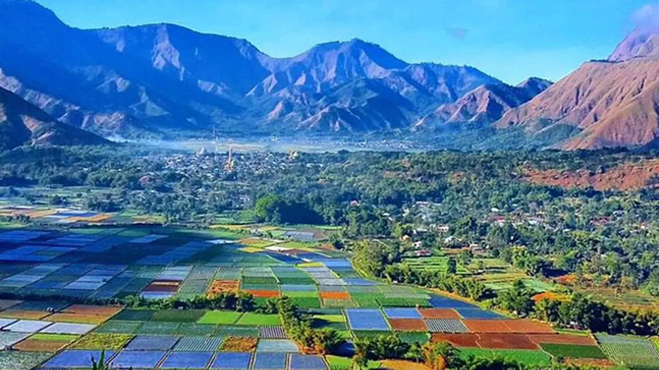 25 Tempat Liburan yang Membuat Kita jatuh Cinta dengan Indonesia