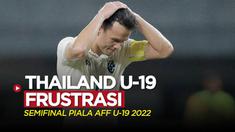 Berita video Timnas Thailand U-19 seperti frustrasi tidak bisa membobol gawang Timnas Laos U-19 dalam laga semifinal Piala AFF U-19 2022, Rabu (13/7/2022) malam hari WIB.