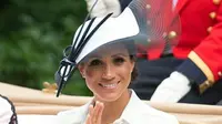 Meghan Markle tidak mengenakan pin nama di Royal Ascot, apakah melanggar aturan kerajaan? (instagram/blogfashiontaste)