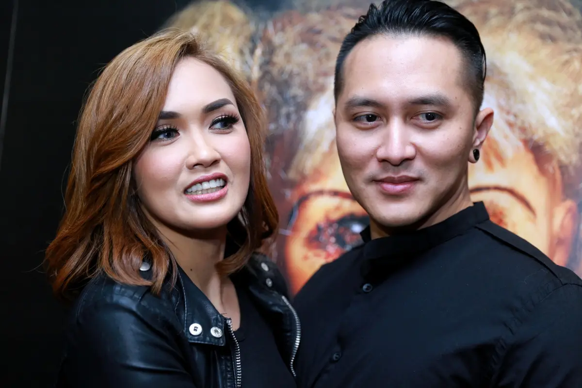 Demian Aditya dan istrinya