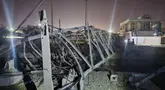 Kerusakan terlihat pada sebuah menara komunikasi yang menurut media Iran terkena serangan AS di Kuhestak, Iran selatan,  Rabu dini hari, 2 September 2026. (Masoud Mohammadi/Tasnim News Agency via AP)