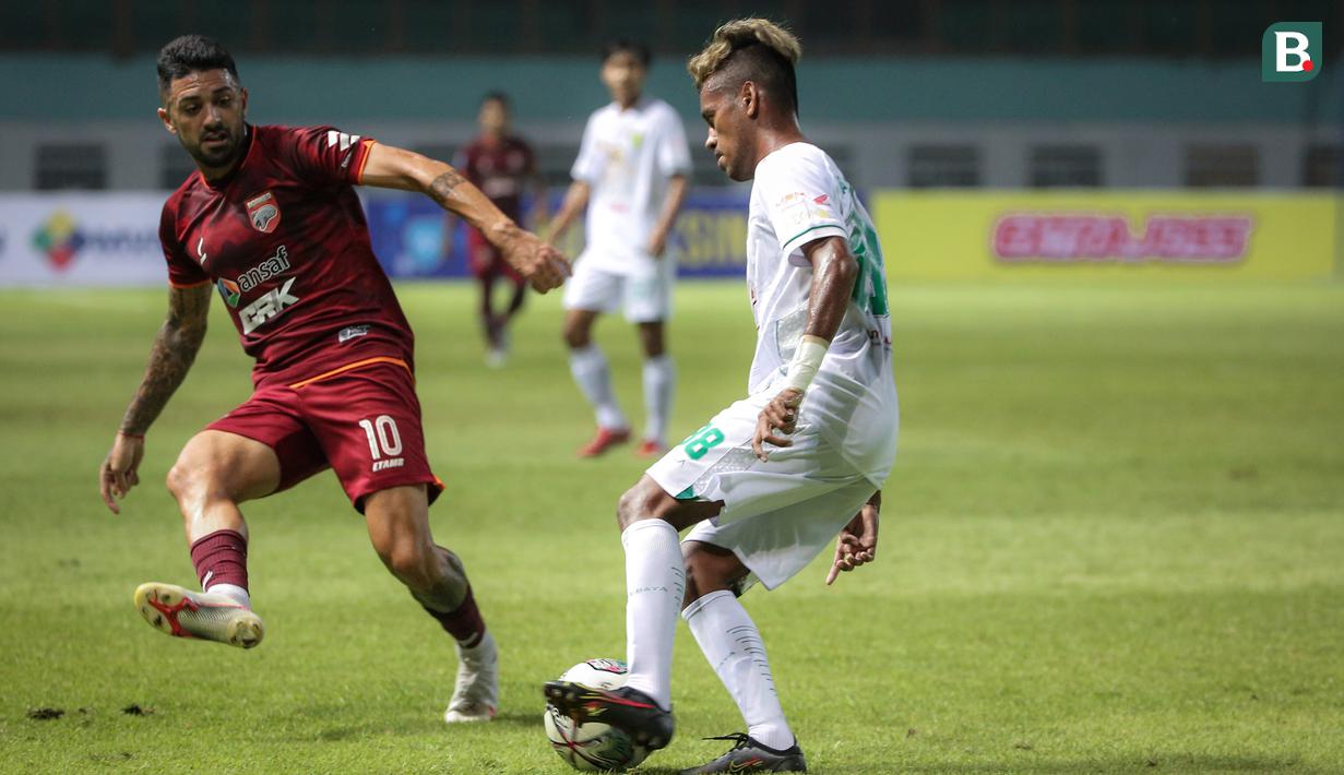 Jonathan Bustos. Gelandang Borneo FC berusia 27 tahun asal Argentina ini didatangkan dari FBC Melgar, klub yang bermain di kasta teratas Liga Peru pada 26 Mei 2021 menjelang bergulirnya BRI Liga 1 2021/2022. (Foto: Bola.com/Bagaskara Lazuardi)