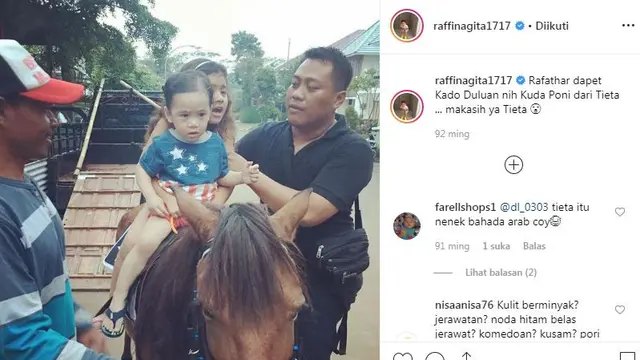 Rafathar dapat kado kuda poni