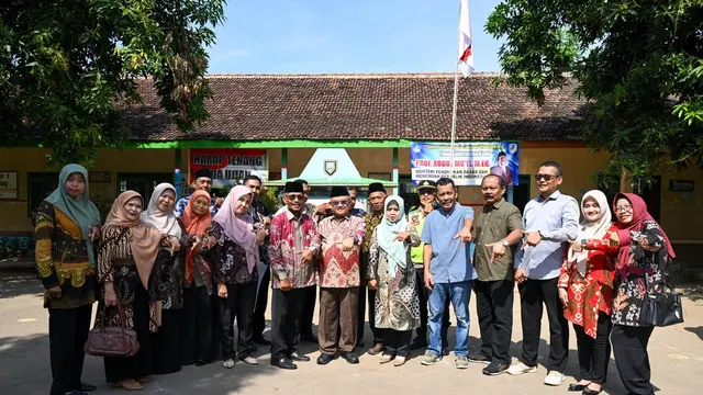 Bu Guru Sitimah (Kerudung Hijau Tosca) Bertemu Menteri Mu'ti
