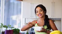 Wanita makan sehat (Pexels)