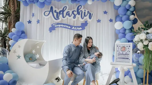 7 Momen Akikah Anak Adly Fairuz dan Angbeen Rishi, Penuh Kehangatan