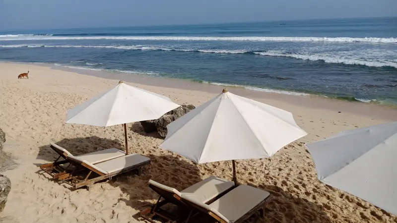 Akhir Pekan Tenangkan Pikiran di Pantai Balangan Bali