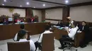 Dalam persidangan, Ammar Zoni mengungkap dirinya mengetahui keberadaan serta praktik peredaran narkoba di Rutan Salemba. Tampak dalam foto, terdakwa kasus dugaan peredaran narkotika di Rumah Tahanan (Rutan) Salemba, Ammar Zoni (kedua kanan) saat menjalani sidang lanjutan di Pengadilan Negeri Jakarta Pusat (PN Jakpus), Jakarta, Kamis (8/1/2026). (Kapanlagi.com/Budy Santoso)