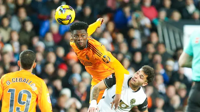 Foto: Laga Sengit Nan Dramatis Valencia vs Real Madrid, Los Blancos Menang dengan 10 Pemain