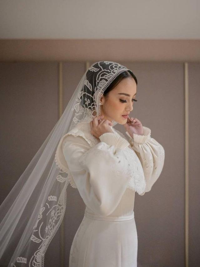 Arti Mimpi Pakai Baju Pengantin Warna Putih / Mimpi Pakai