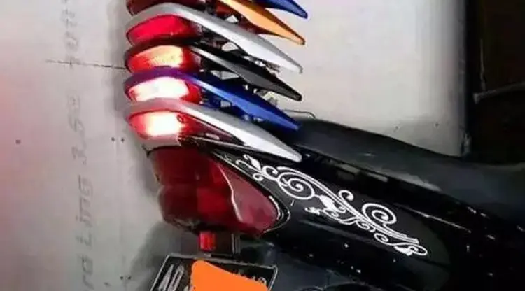 Modifikasi nyeleneh lampu motor (Ist)