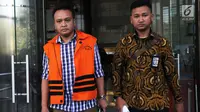 Direktur PT Murakabi Irvanto Hendra Pambudi keluar usai menandatangani berkas P21 di gedung KPK, Jakarta, Jumat (6/7). Berkas pemeriksaan keponakan Setya Novanto tersebut dinyatakan lengkap dalam waktu dekat dan akan disidangkan. (Merdeka.com/Dwi Narwoko)