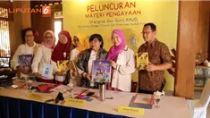 Sanggar Fortune dan Komunitas Rumah Pencerah pada Kamis, 12 November 2015 luncurkan buku berisi cara pendidikan dan pengasuhan anak usia dini bagi orangtua dan guru PAUD.