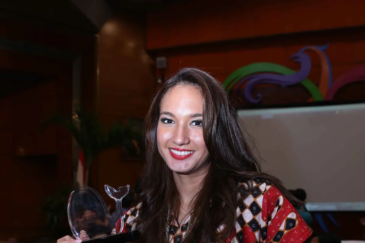Nadine Chandrawinata 