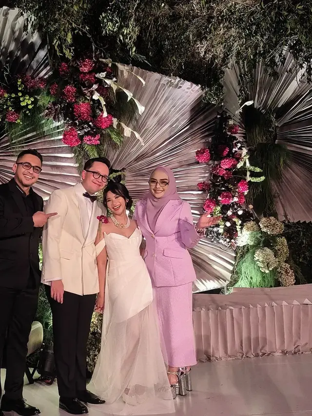 Deretan Artis yang Hadir di Resepsi Pernikahan Anak Ikke Nurjanah/ Instagram @iyethbustami24