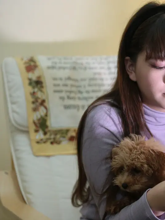 "Ada yang nanya kapan aku ke Ciamis, aku jawab, 'kapan yak, tunggu aja waktunya.'," tutur Cassandra Lee di kediamannya di kawasan Alam Sutera, Serpong, Tangerang Selatan, Jumat (9/12/2016). (Adrian Putra/Bintang.com)