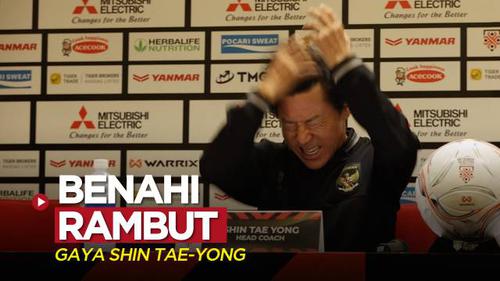 VIDEO Piala AFF 2022: Gaya Pelatih Timnas Indonesia, Shin Tae-yong Benahi Rambut yang Basah