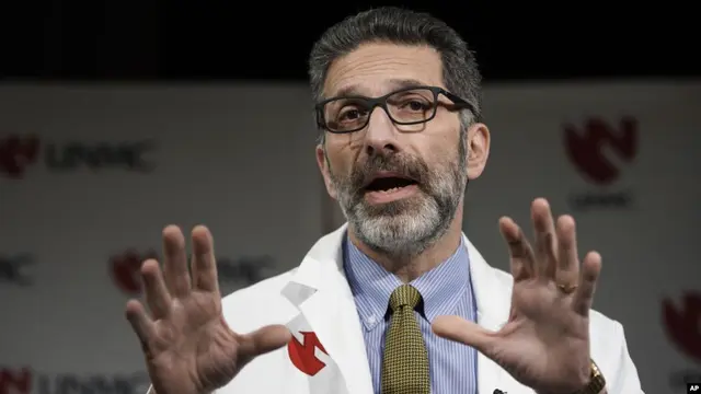 Dr, Andre Kalil dari Pusat Medis Universitas Nebraska yang akan memimpin uji klinis virus korona, berbicara di Omaha, Nebraska, 25 Februari 2020.