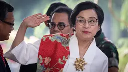 Menteri Keuangan Sri Mulyani Indrawati dengan mengenakan kebaya tiba untuk menghadiri Sidang Tahunan MPR, Sidang Bersama DPR dan DPD tahun 2024 di kompleks Parlemen, Senayan, Jakarta, Jumat (16/8/2024). (Yasuyoshi CHIBA / AFP)