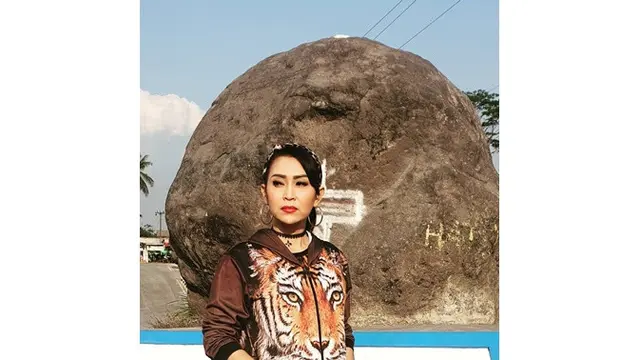7 Potret Terbaru Ratna Listy, Artis yang Kini Jadi Paranormal