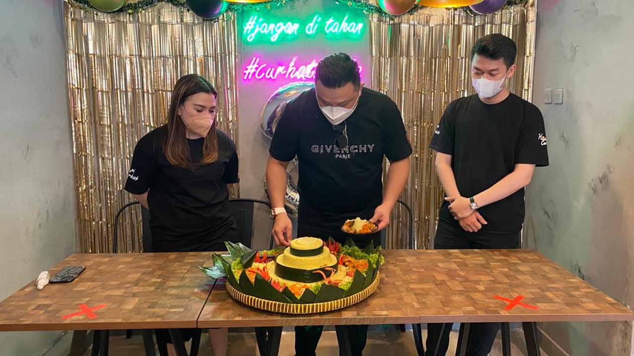 Rere Setyawan dalam pembukaan cabang ketiga Kopi Curhat