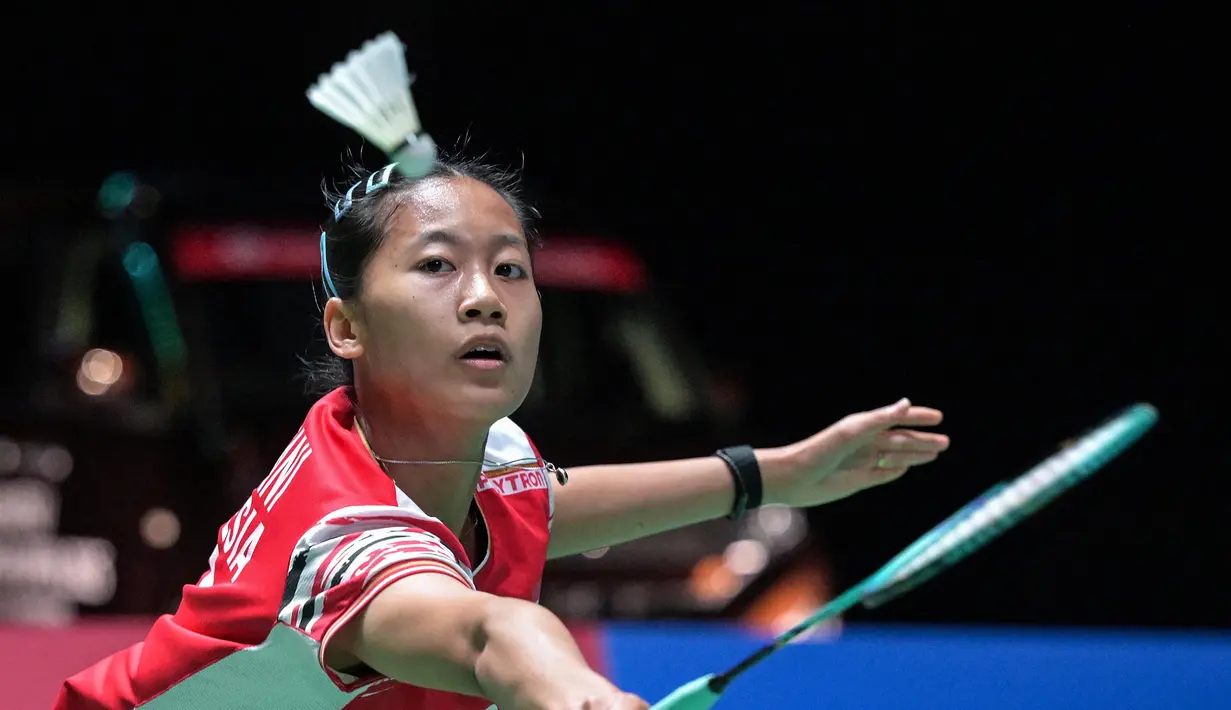 Putri mengaku sedikit kecewa dengan permainannya. Ia merasa sempat kehilangan konsentrasi yang membuatnya kerap gagal mendapat poin. (Richard A. Brooks/AFP)