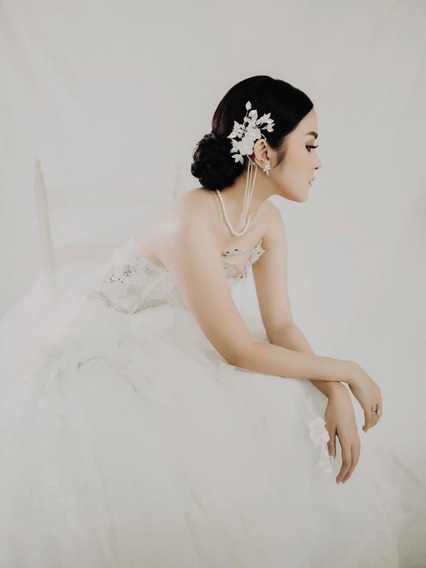 Potret cantiknya Vicy Melanie saat pakai gaun pengantin. (Sumber: Instagram/@vicymelanie)