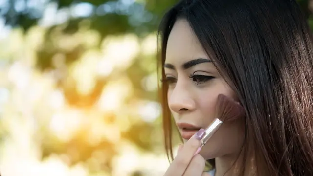 Mengenal Teknik Cloud Skin, Makeup Matte dengan Hasil Dewy yang Natural