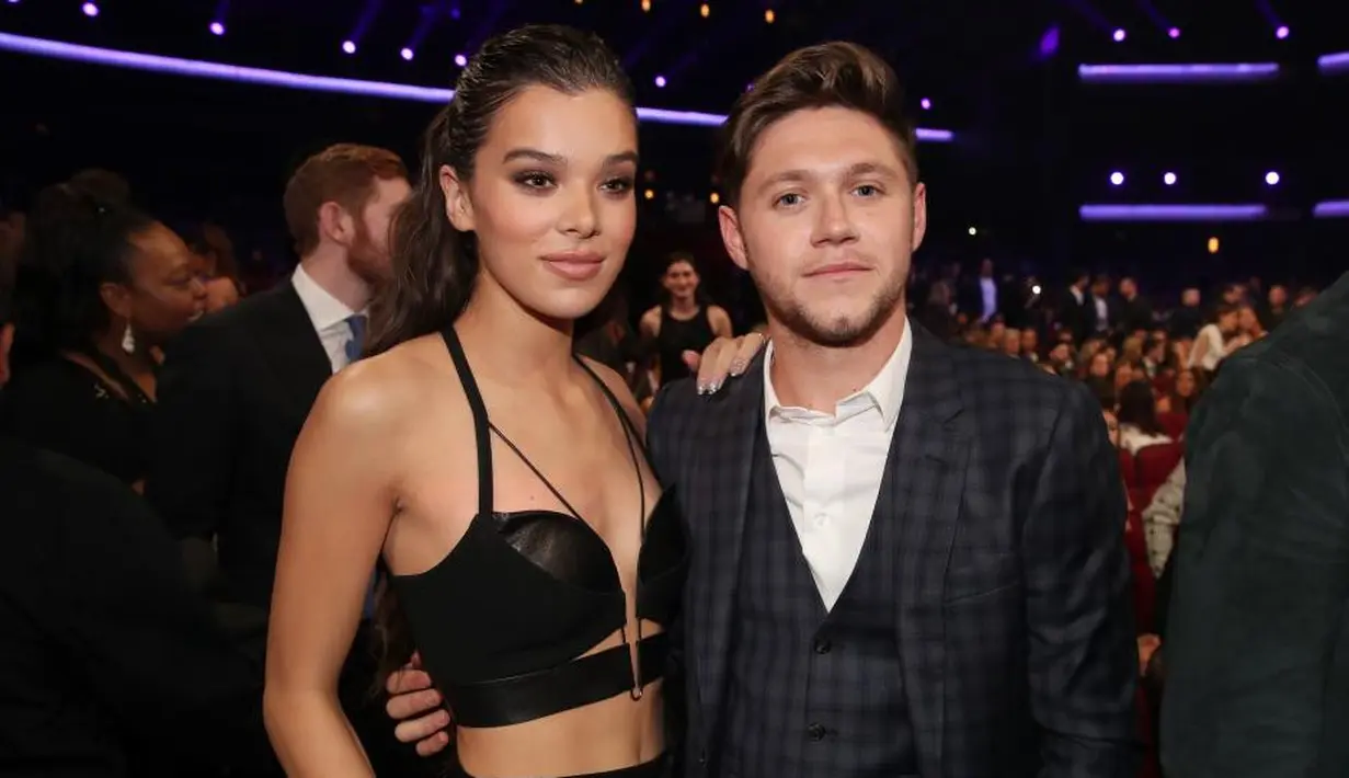 Dilansir dari USMagazine, keduanya terlihat berpegangan tangan dan berpelukan mesra. (Getty Images - ok-magazin.de)