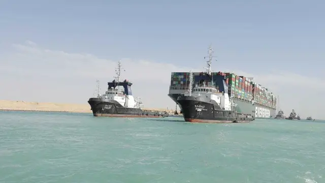 FOTO: Kapal Kargo Ever Given Berhasil Dievakuasi dari Terusan Suez