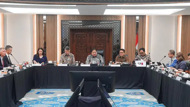 Menteri Koordinator Bidang Perekonomian Airlangga Hartarto, berdialog dengan delegasi Uni Eropa dan para Duta Besar Negara-Negara Anggota Uni Eropa. (Dok Kemenko Perekonomian)