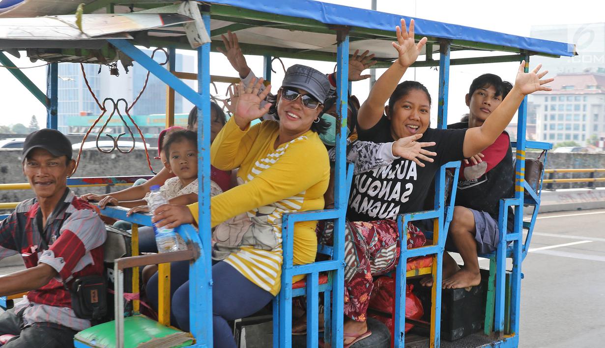 FOTO Demi Habiskan Libur Lebaran Warga Piknik Naik Motor 
