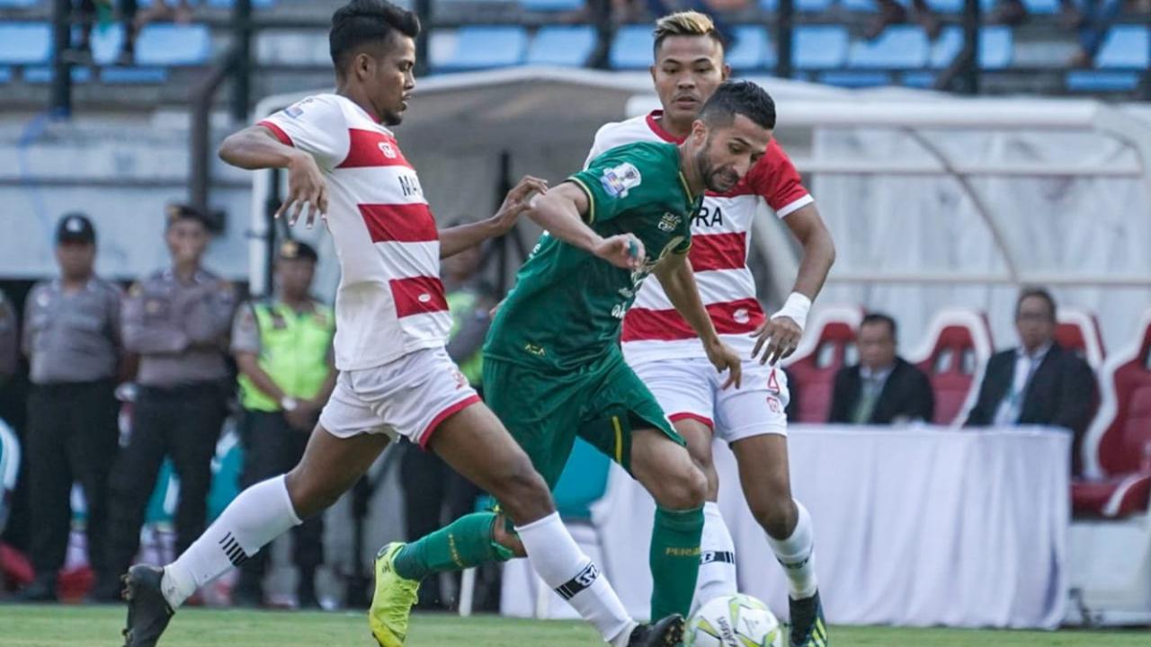 Persebaya Vs Madura United pada leg pertama babak delapan besar Piala Indonesia di Stadion Gelora Bung Tomo, Surabaya, Rabu (19/6/2019).